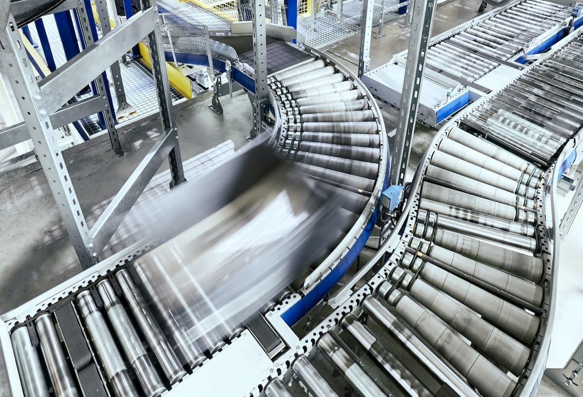 Automated conveyor system in a modern production facility